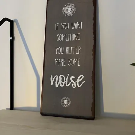 Casa Of Bricks - Downtown Holidays 公寓 比隆